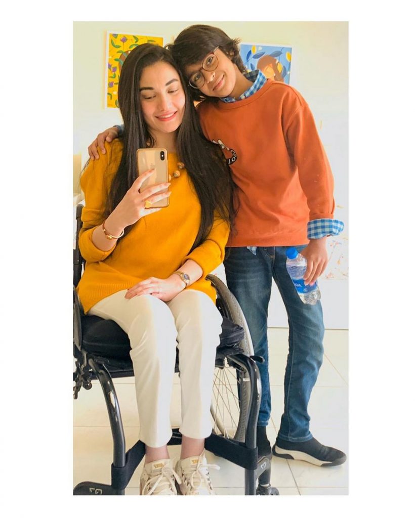 Unseen Pictures of Muniba Mazar with Her Son