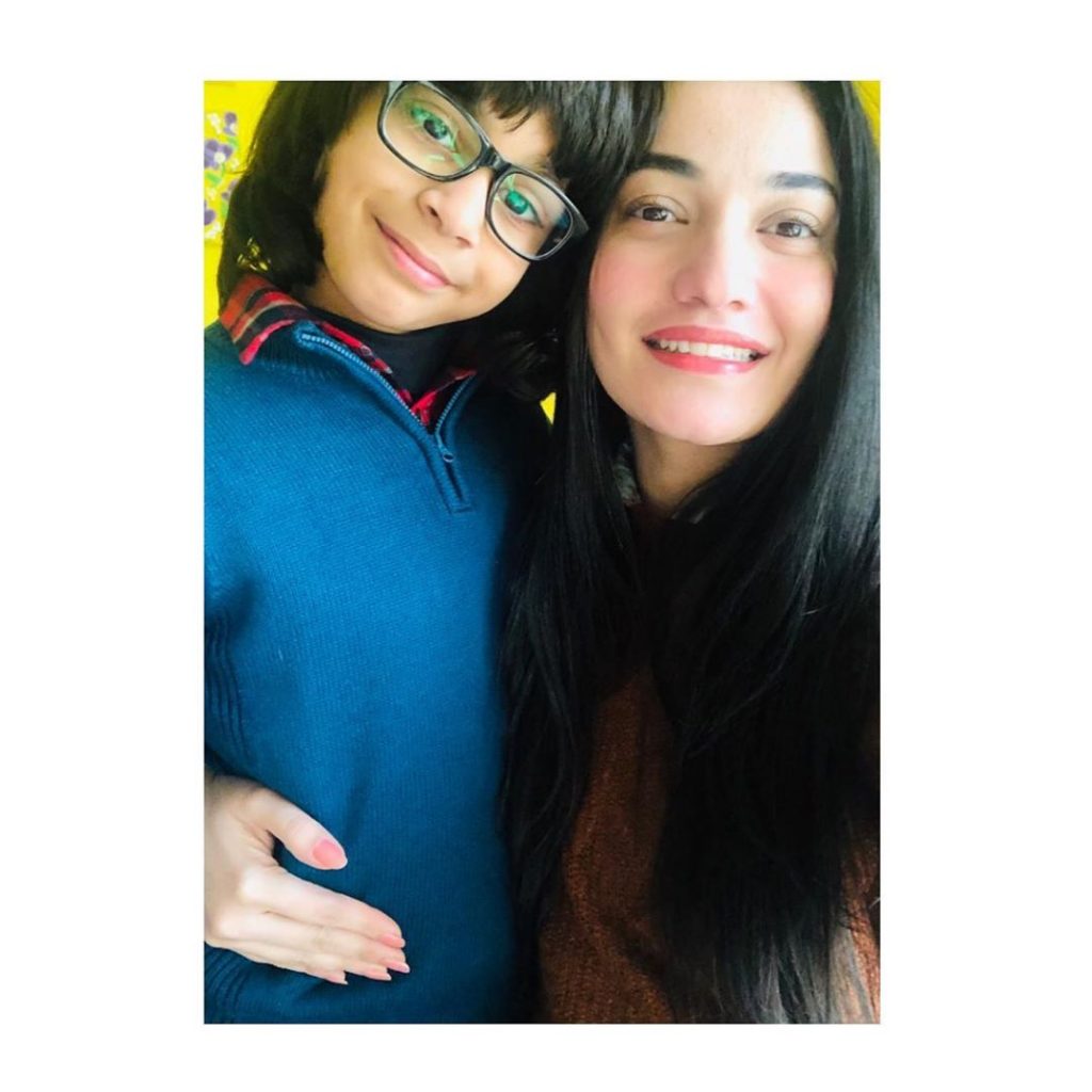 Unseen Pictures of Muniba Mazar with Her Son