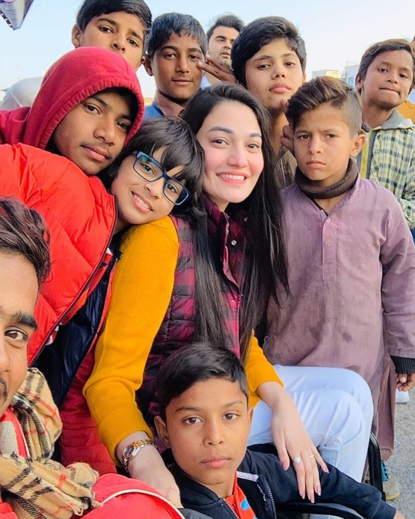 Unseen Pictures of Muniba Mazar with Her Son