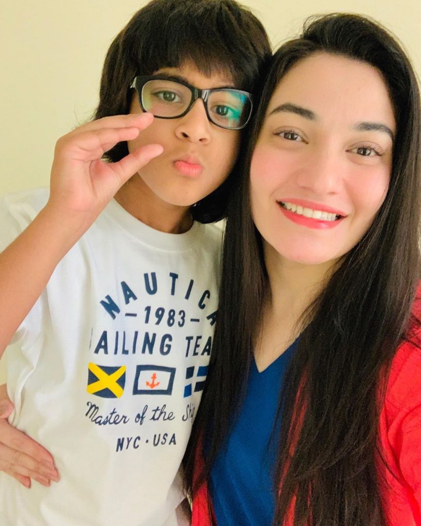 Unseen Pictures of Muniba Mazar with Her Son