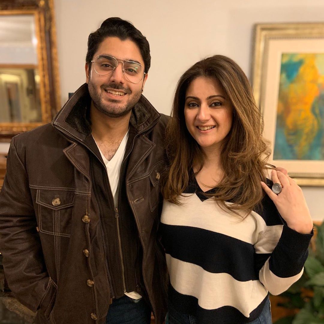 Noman Ijaz Latest Pictures with Wife and Sons