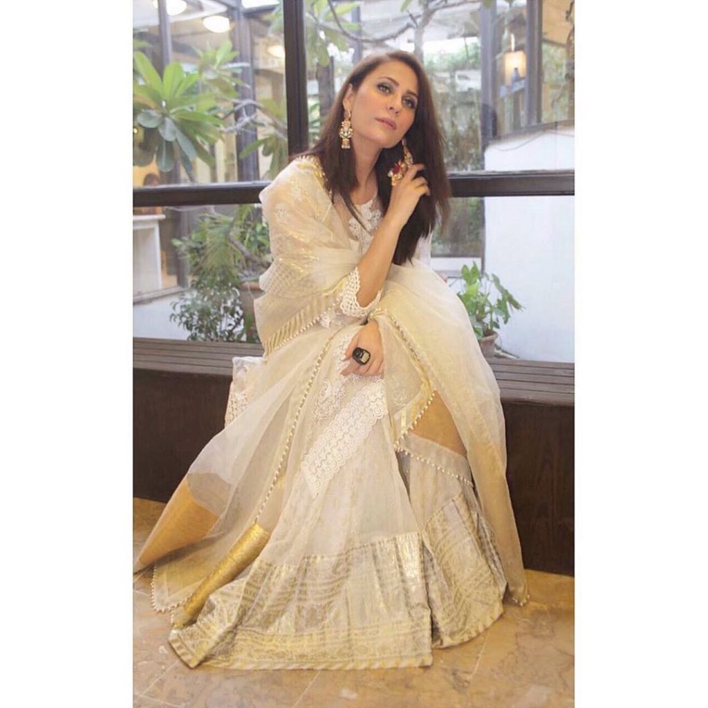 Nausheen Shah Was An "Extra" At Yasir Hussain's Wedding