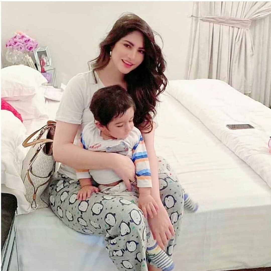 Neelam Muneer Beautiful Clicks with her Niece and Nephew