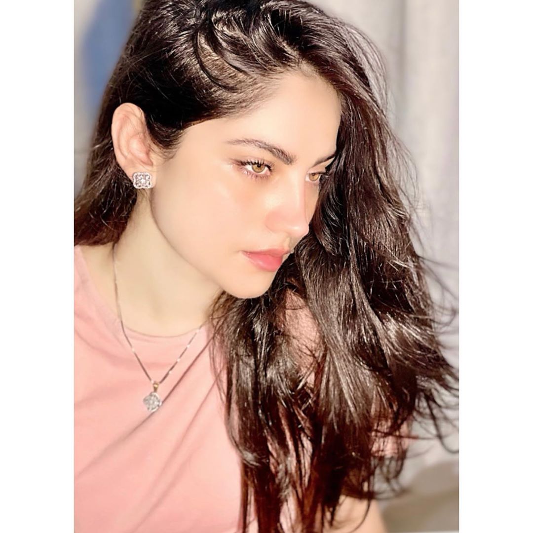 Neelam Muneer Beautiful Clicks with her Niece and Nephew