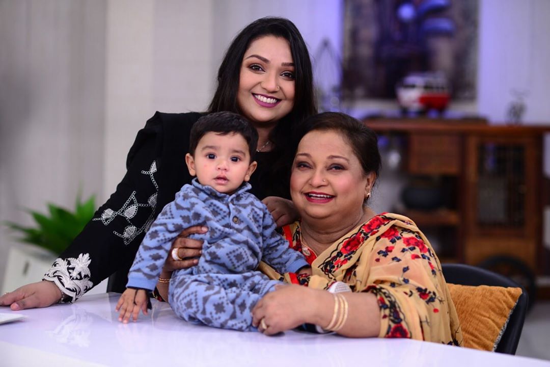Uroosa Siddique Latest Pictures with her Husband and Son