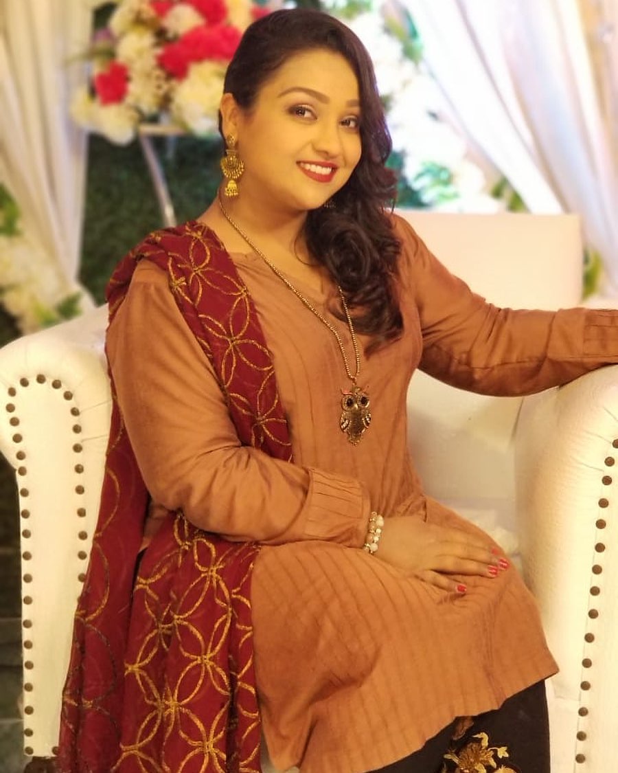 Uroosa Siddique Latest Pictures with her Husband and Son