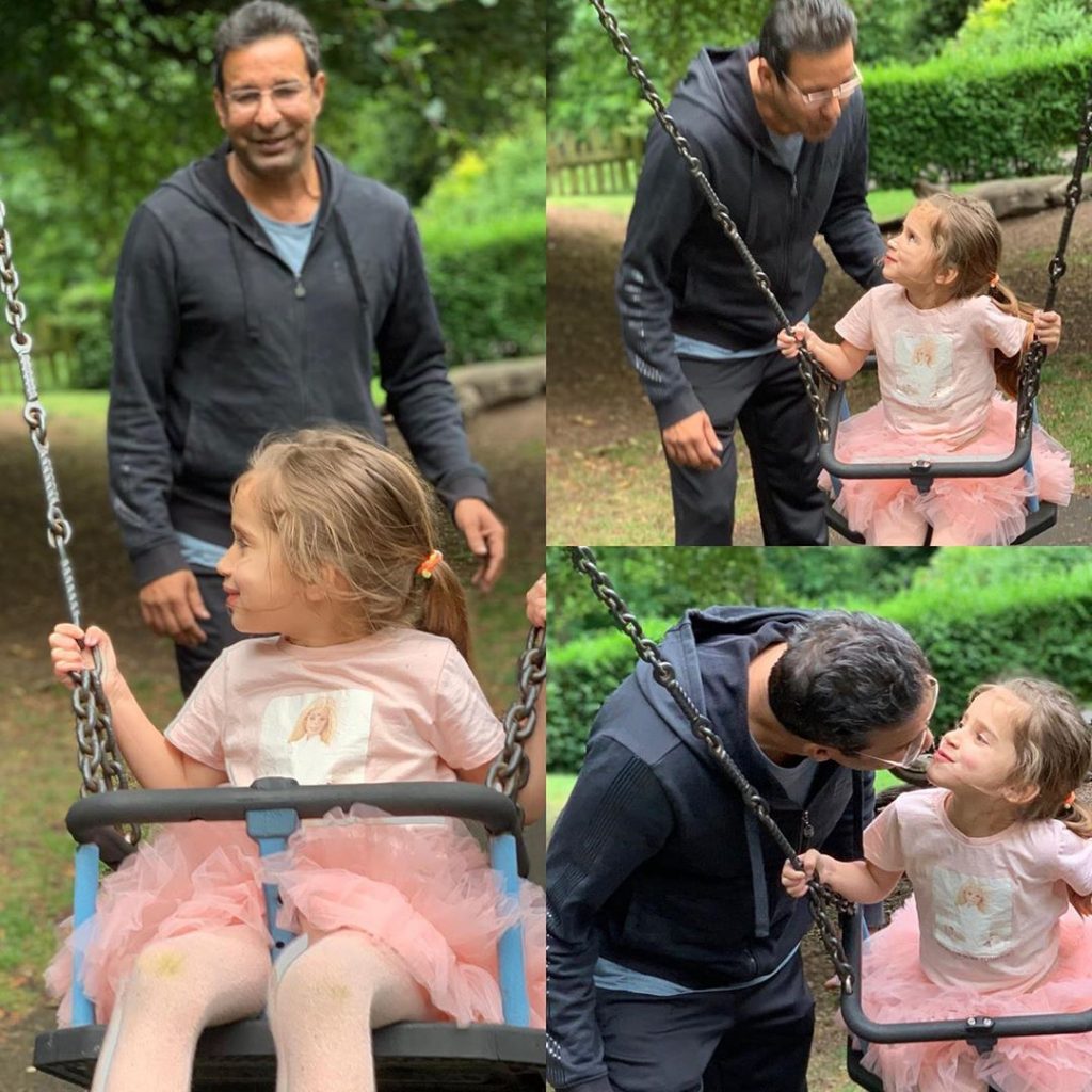 Beautiful Pictures of Wasim Akram with Wife and Kids