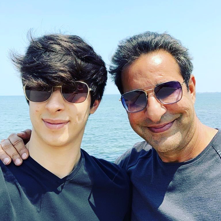 Beautiful Pictures of Wasim Akram with Wife and Kids