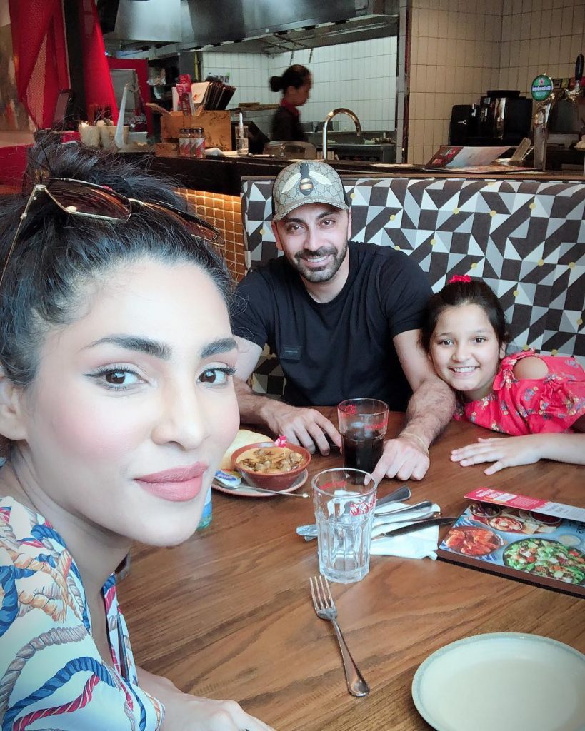 Cute Family Pictures of Actress Zhalay Sarhadi with Husband and Daughter