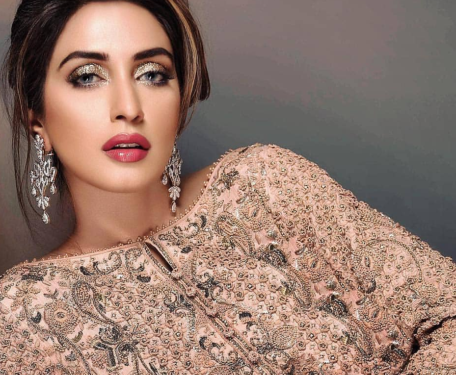 25 Sizzling Pictures Of Iman Ali - Hot and Glamorous