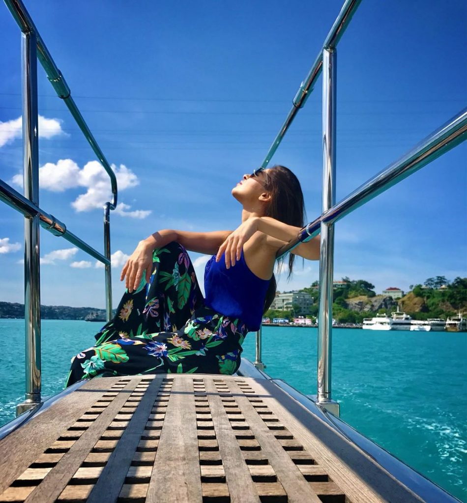 Ayesha Omar Shares Pictures Of Her Travelling Days