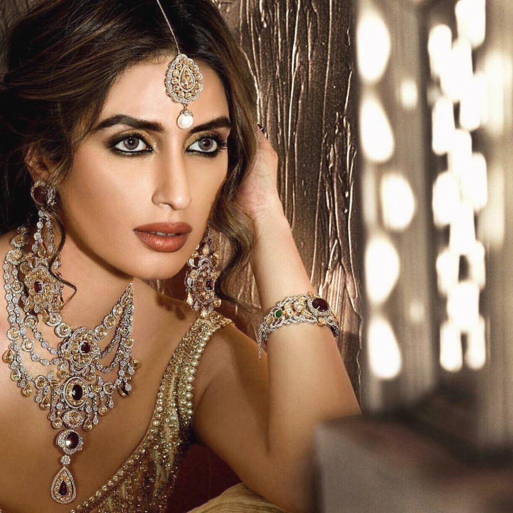 25 Sizzling Pictures Of Iman Ali - Hot and Glamorous