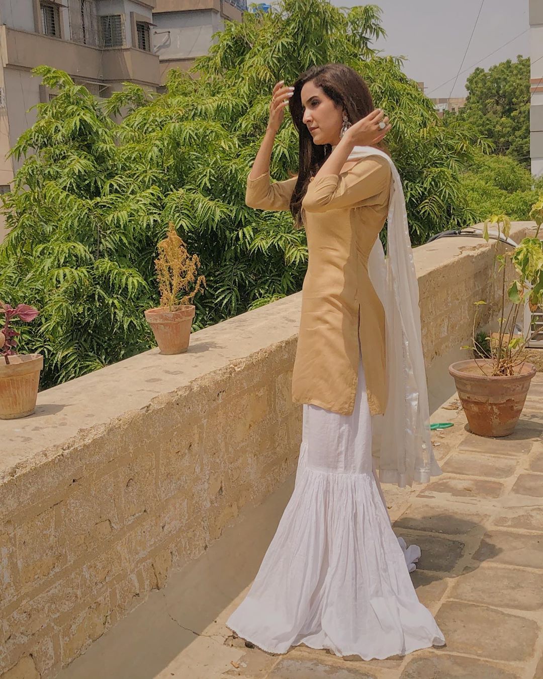 Beautiful Pictures of Actress Anoushy Abbasi