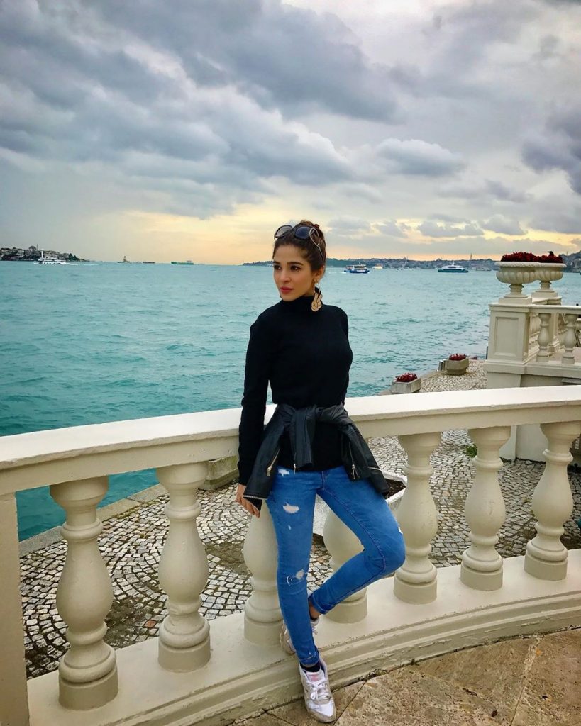 Ayesha Omar Shares Pictures Of Her Travelling Days