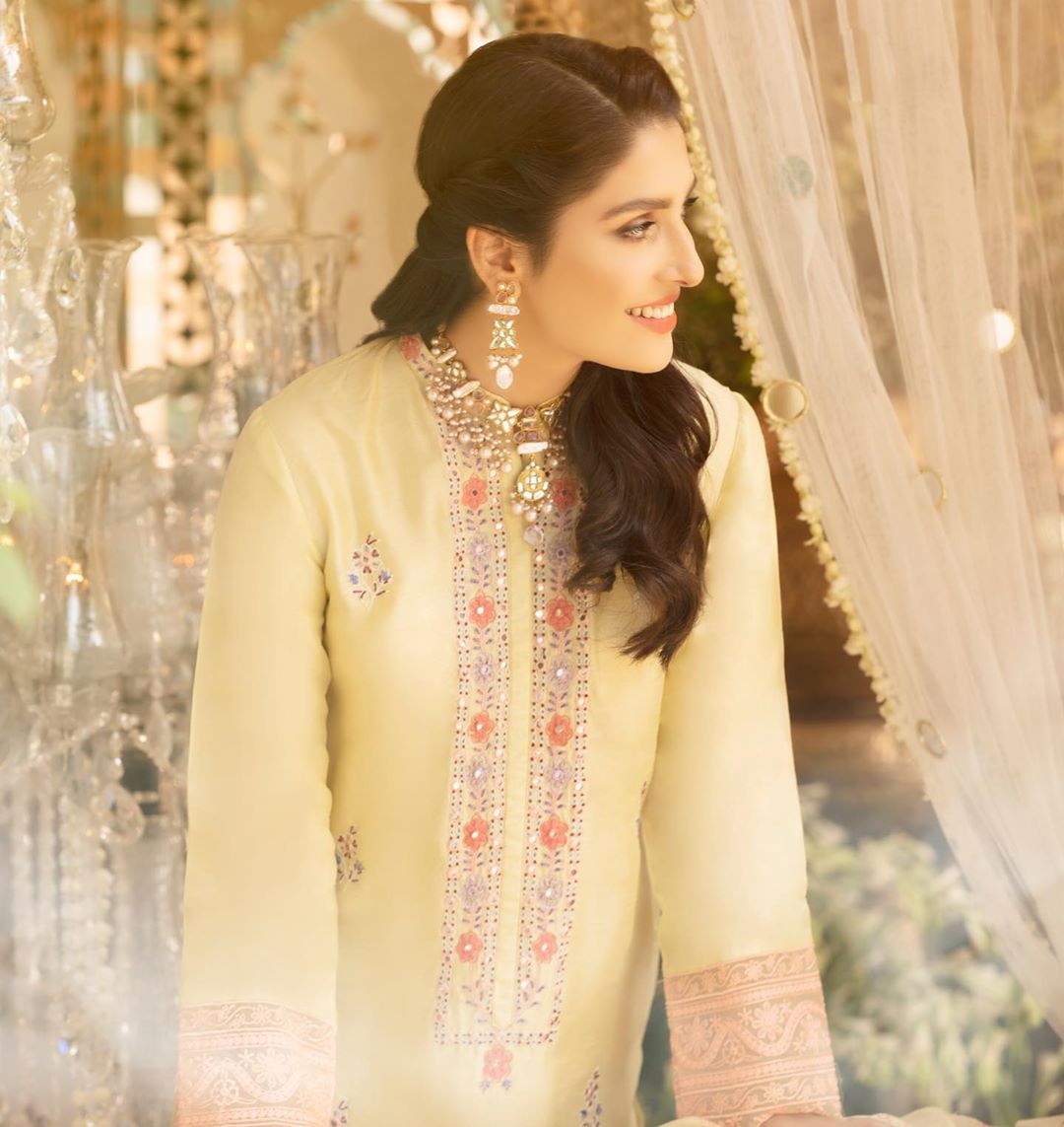 Ayeza Khan Looking Gorgeous in These Beautiful Dresses