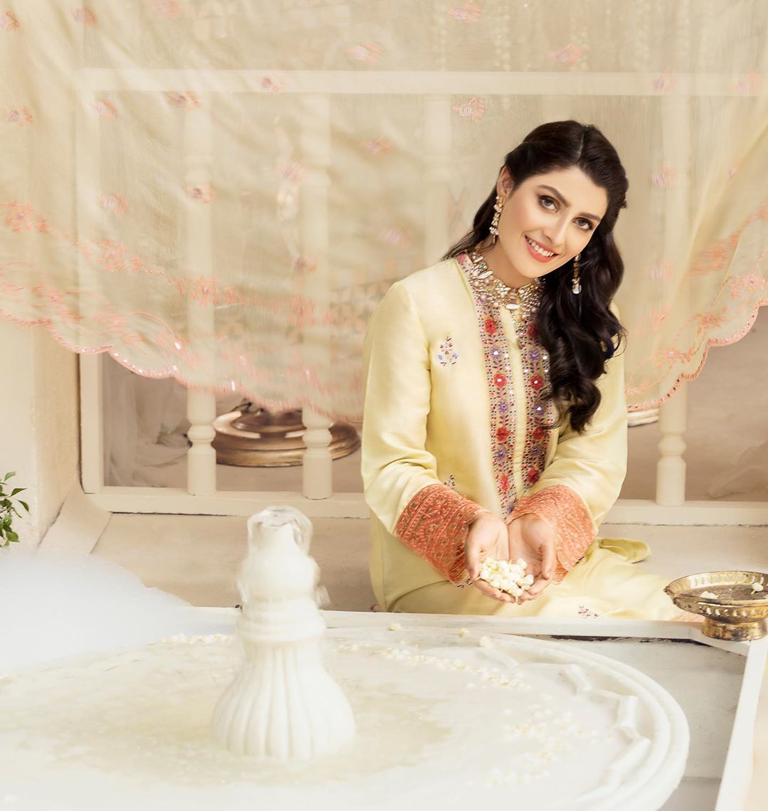 Ayeza Khan Looking Gorgeous in These Beautiful Dresses