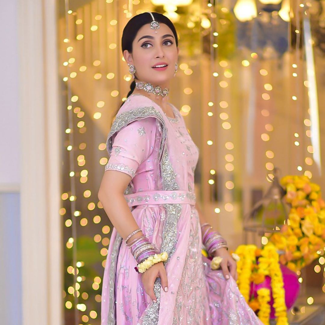 Ayeza Khan Beautiful Photo Shoot from Drama Serial Mehar Posh