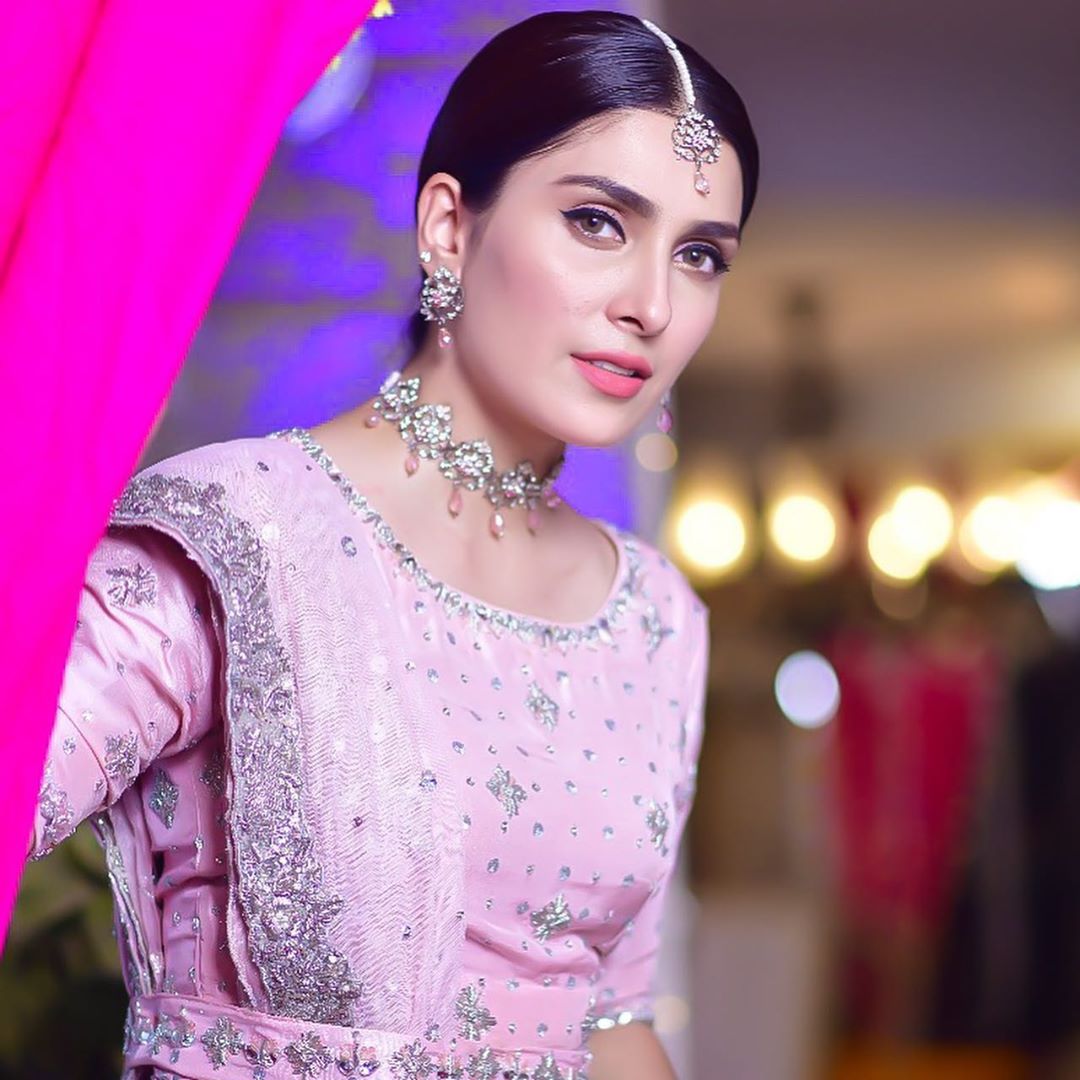 Ayeza Khan Beautiful Photo Shoot from Drama Serial Mehar Posh