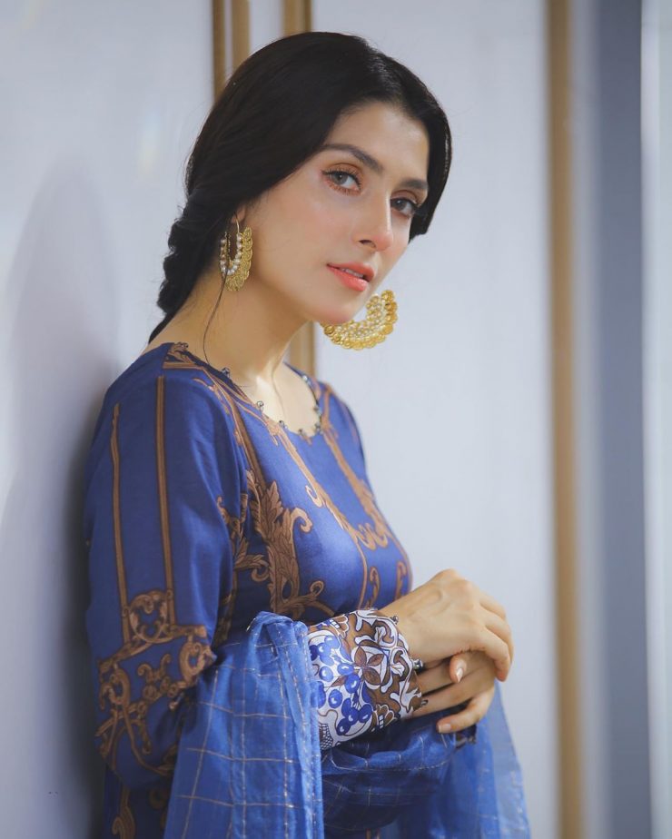 Ayeza Khan Beautiful Pictures from Her Recent Photo Shoots | Reviewit.pk