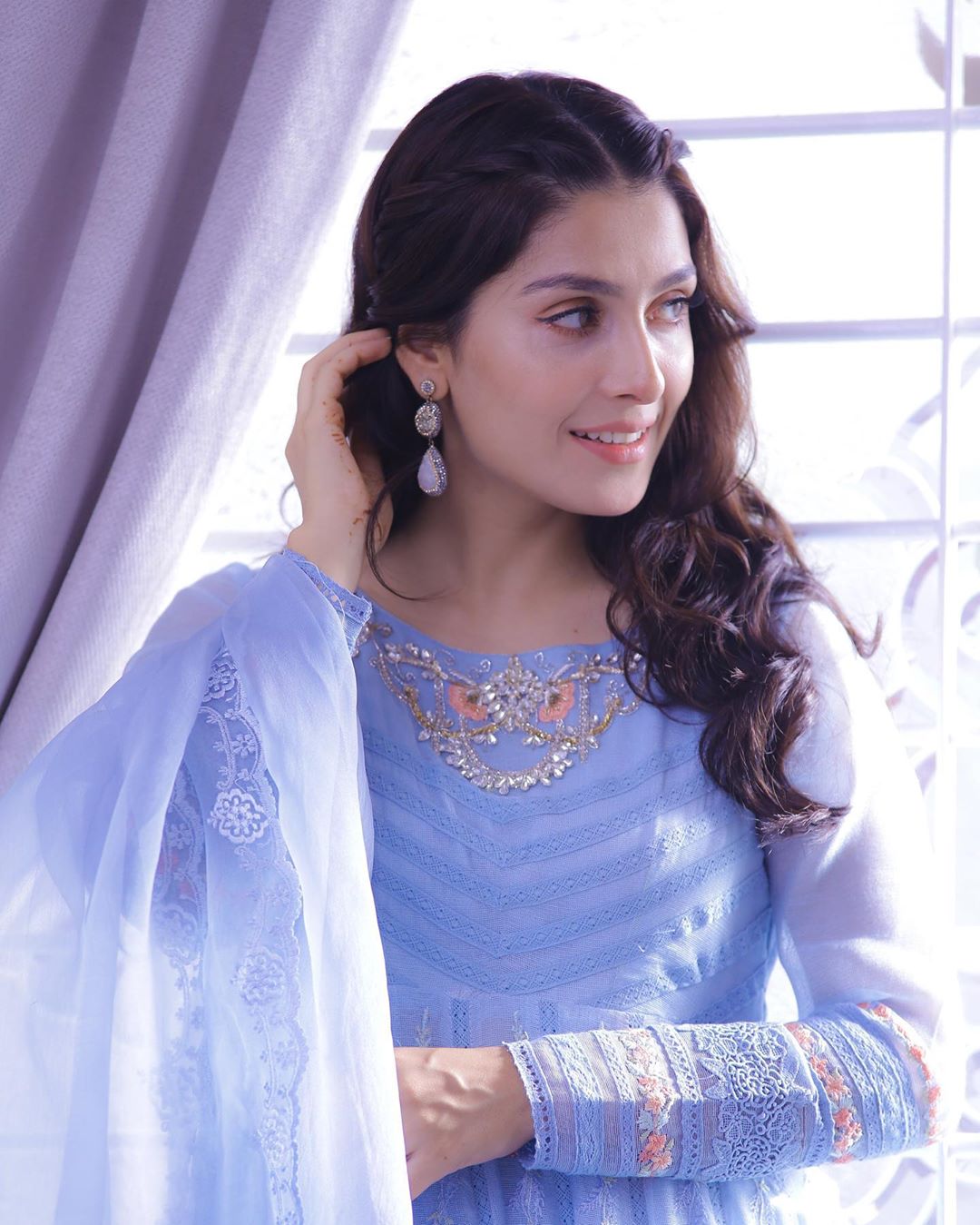 Ayeza Khan Beautiful Pictures from Her Recent Photo Shoots