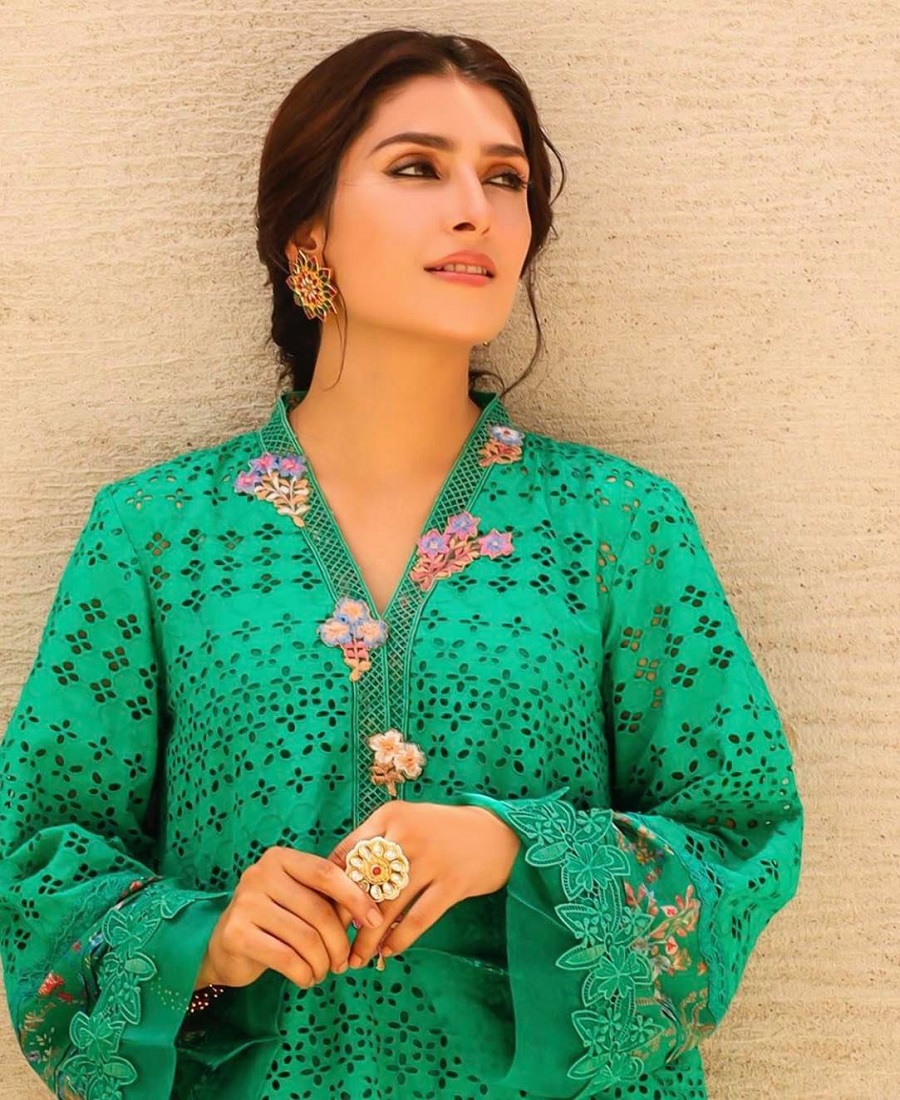 Ayeza Khan 25