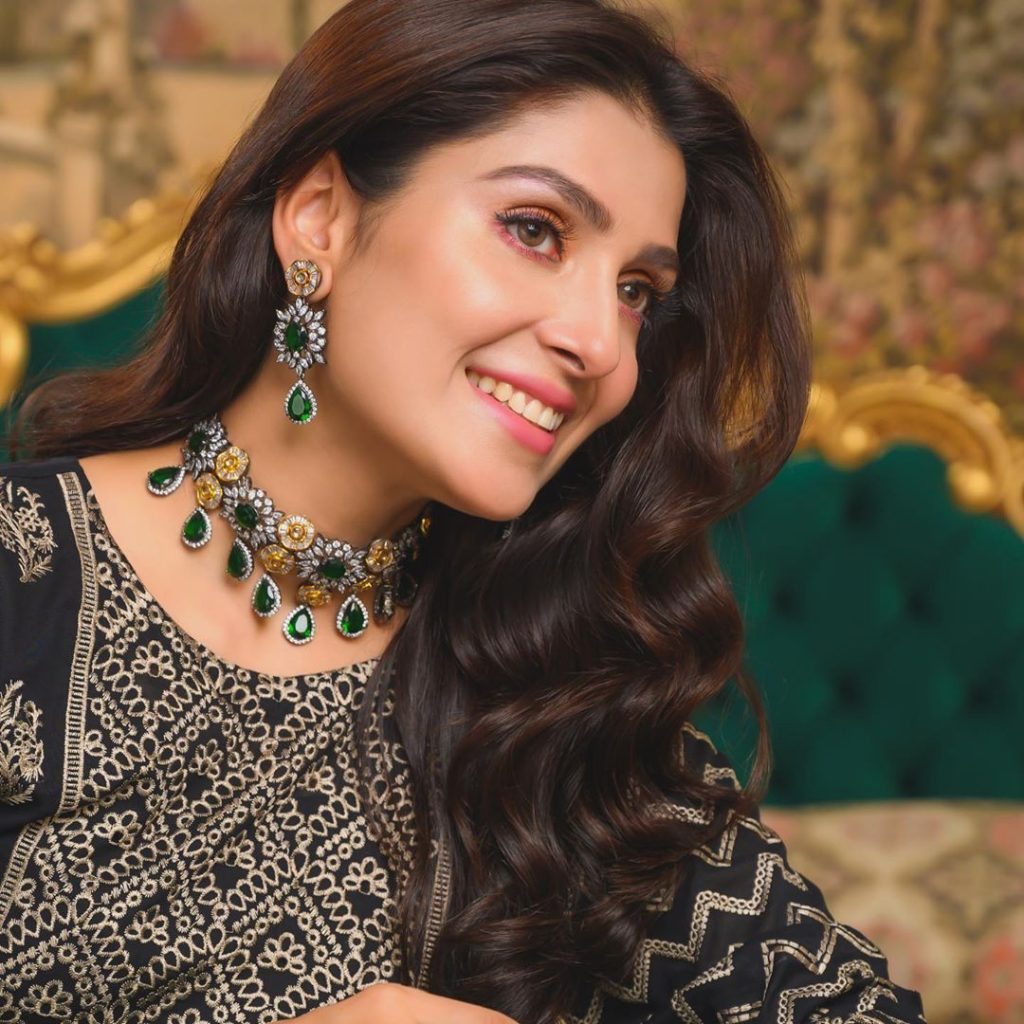 Ayeza Khan Looks Ravishing In Latest Lawn Shoot