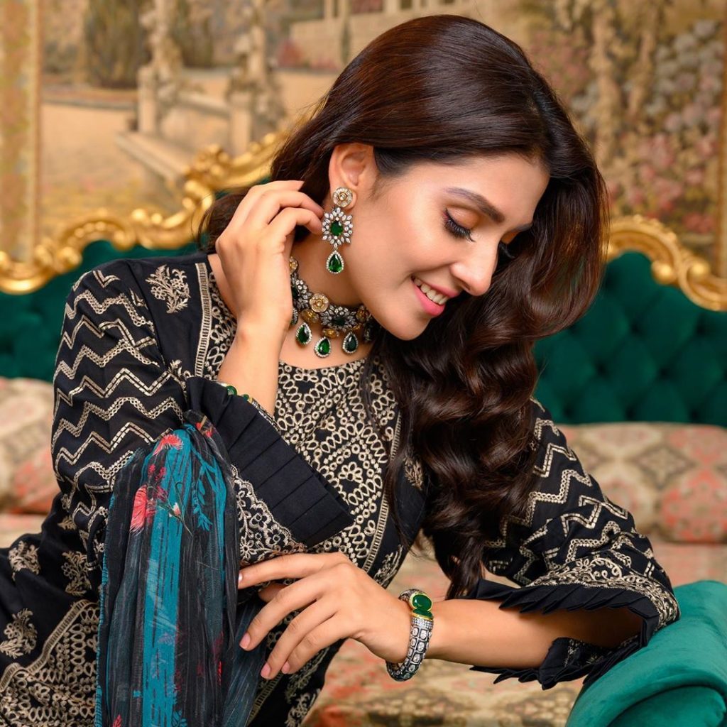 Ayeza Khan Looks Ravishing In Latest Lawn Shoot