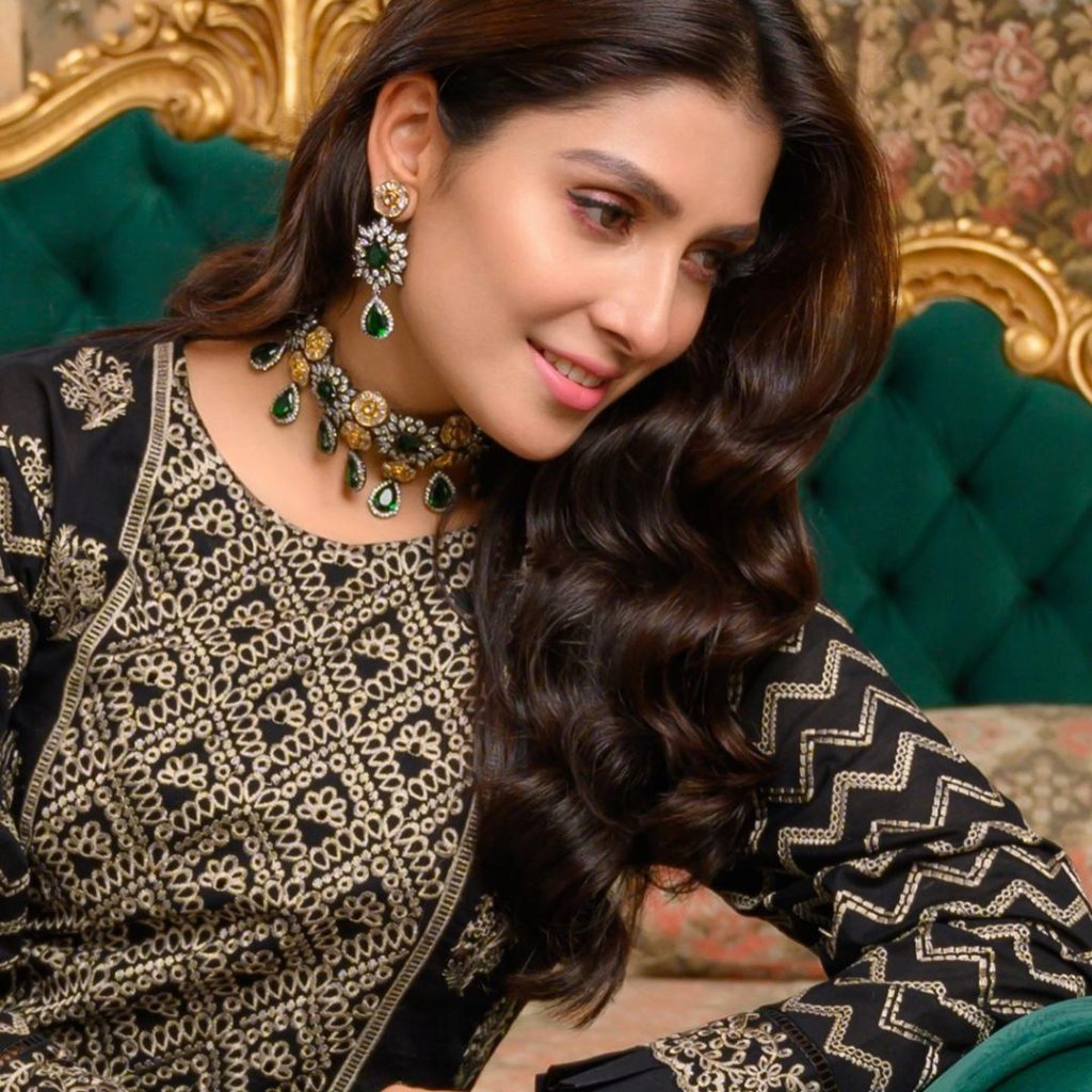 Ayeza Khan Looks Ravishing In Latest Lawn Shoot