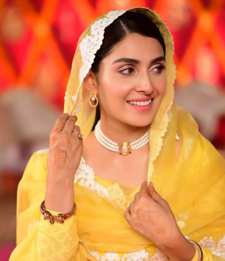 Ayeza Khan Looks Stunning In Latest Shoot