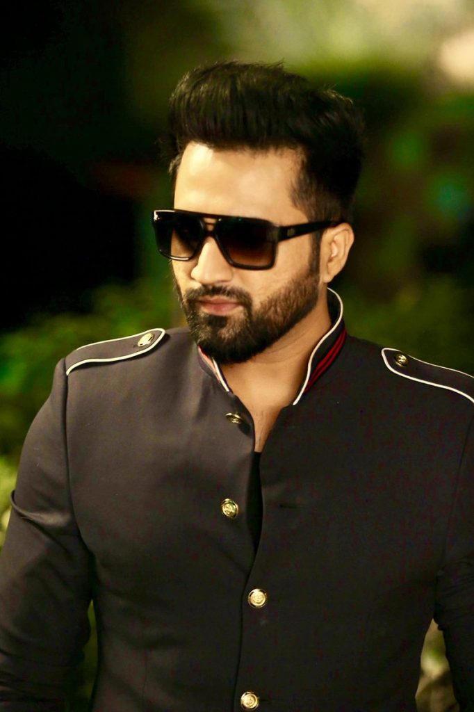 Falak Shabir Singing 'Saajna' During Shoot For Zainab Chottani