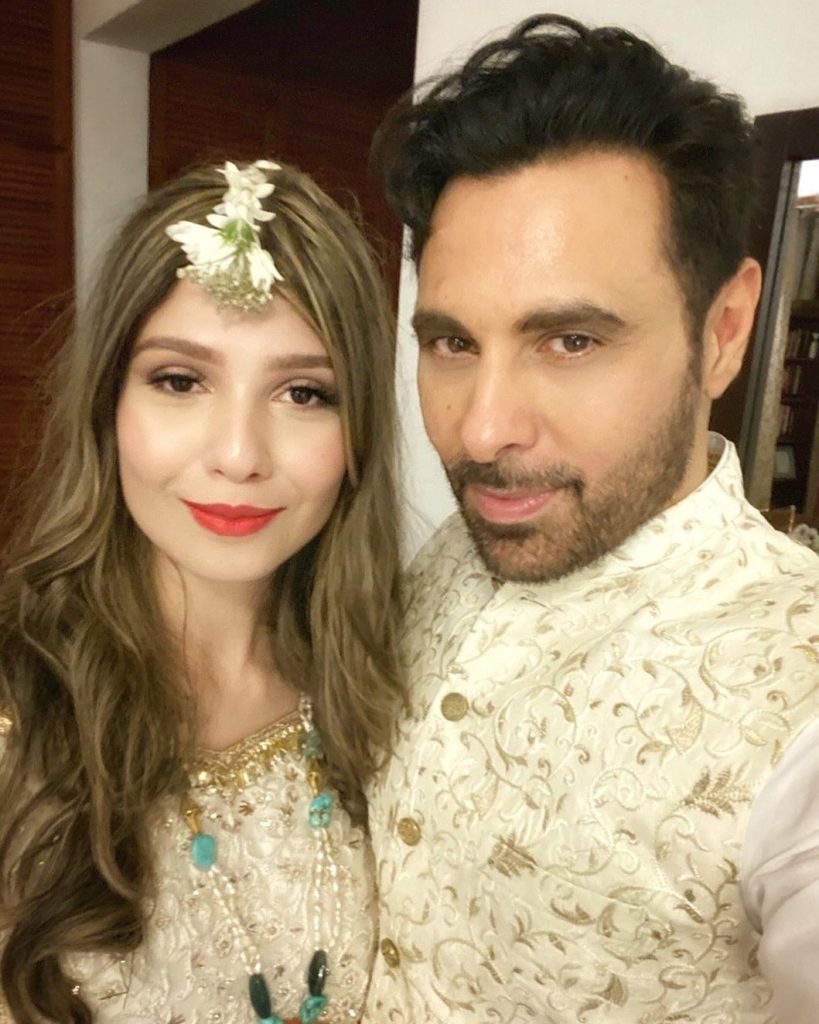 Haroon Rashid Posted Stunning Pictures With Wife