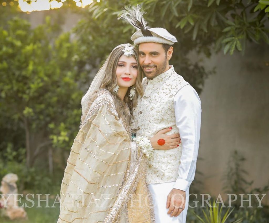 Haroon Rashid Posted Stunning Pictures With Wife