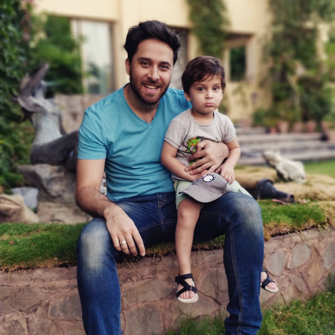 Actor Haroon Shahid with his Wife Palwashay and Kids - Latest Pictures