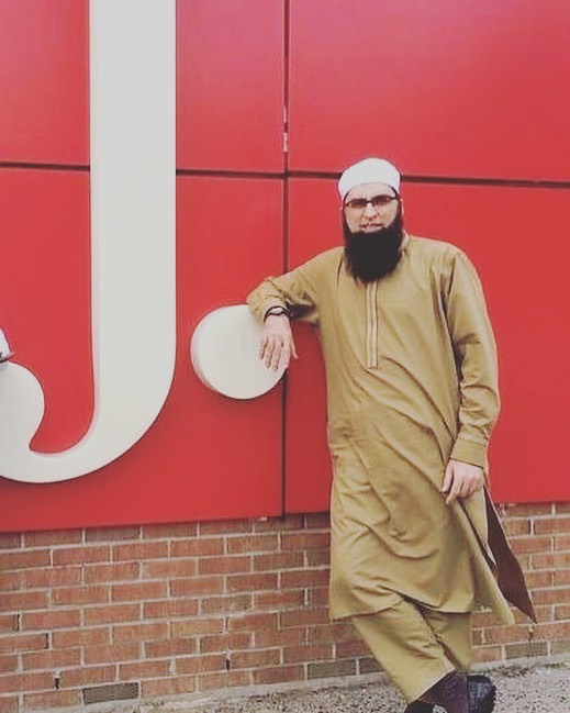 Here Is Junaid Jamshed's Room Tour