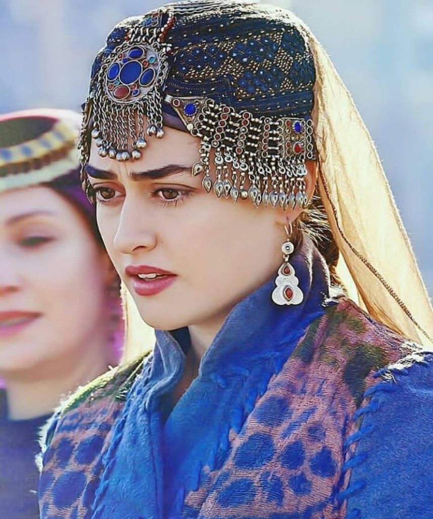 Here's The Face Behind Voice Of Halime Sultan From Ertugrul | Reviewit.pk