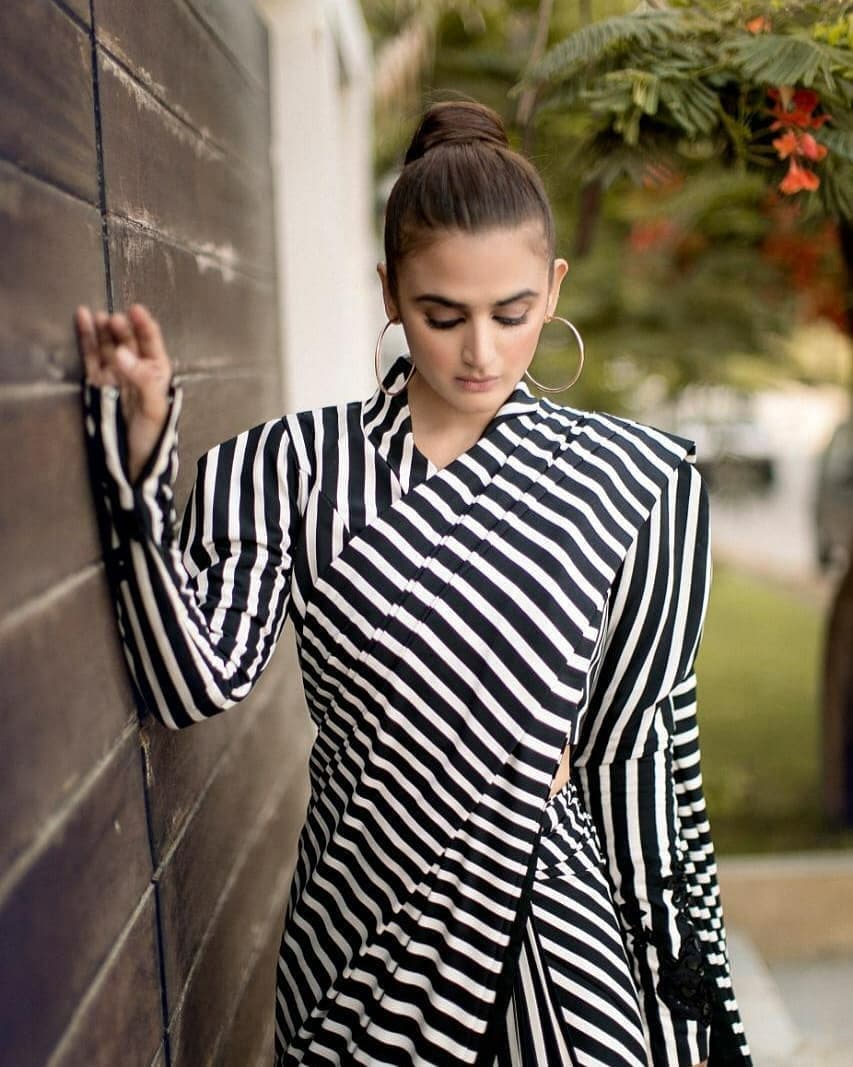 Hira Mani is Looking Gorgeous in Black and White Saree