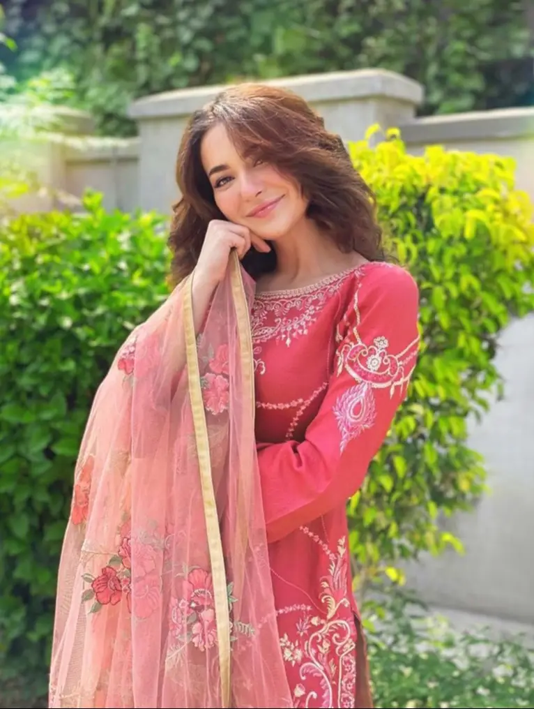 Hania Amir Amazing Performance At Hum Women Leaders Awards 2020