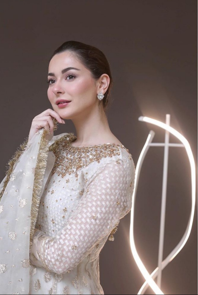 Hania Amir Amazing Performance At Hum Women Leaders Awards 2020