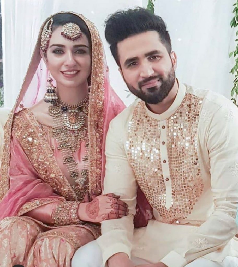 Falak Shabir Wife - Romantic Pictures