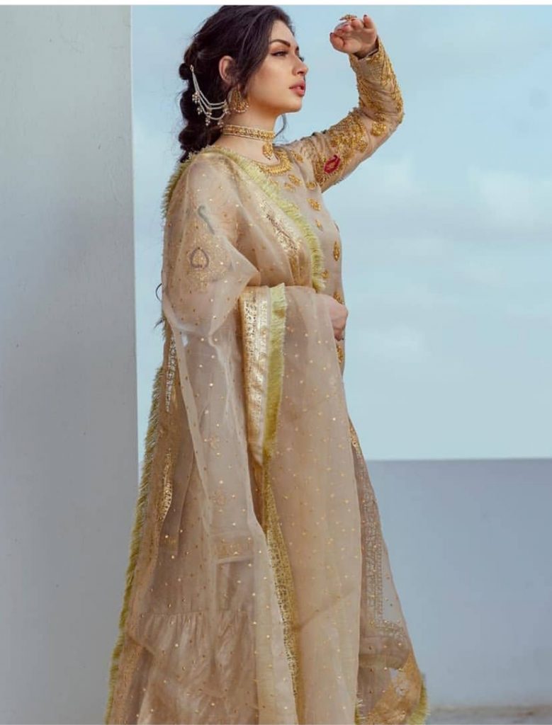 Sidra Batool Looking Radiant In Her New Photo Shoot | Reviewit.pk