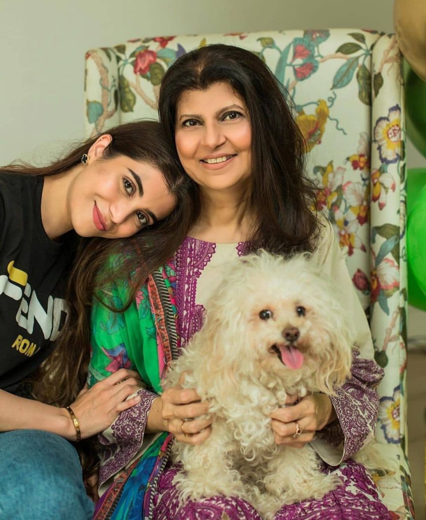 Rubina Ashraf Returned Home After Recovering From Covid-19 - Adorable Pictures