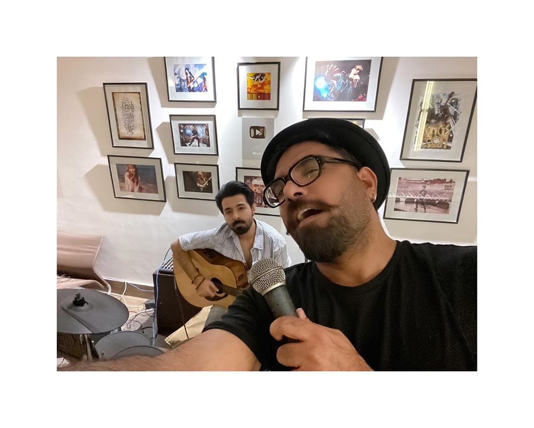 Iqra Aziz and Yasir Hussain get together with Friends