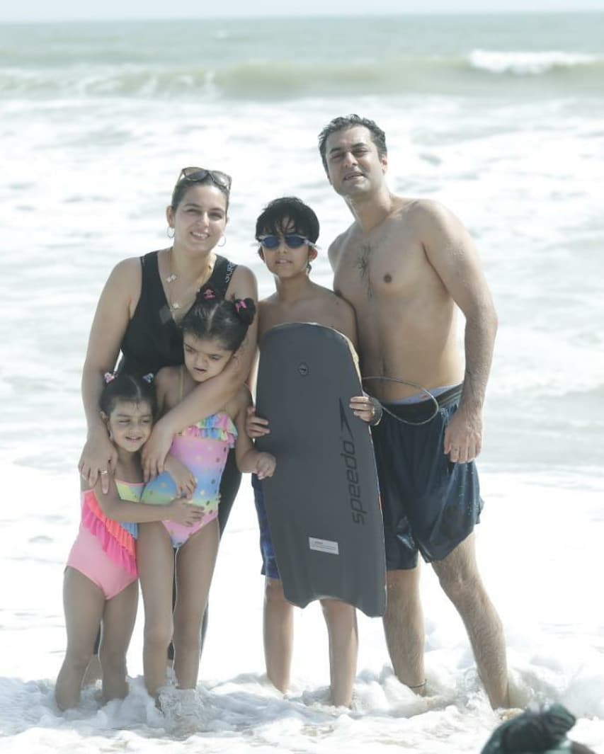 Komal Rizvi Latest Pictures from Beach with her Family