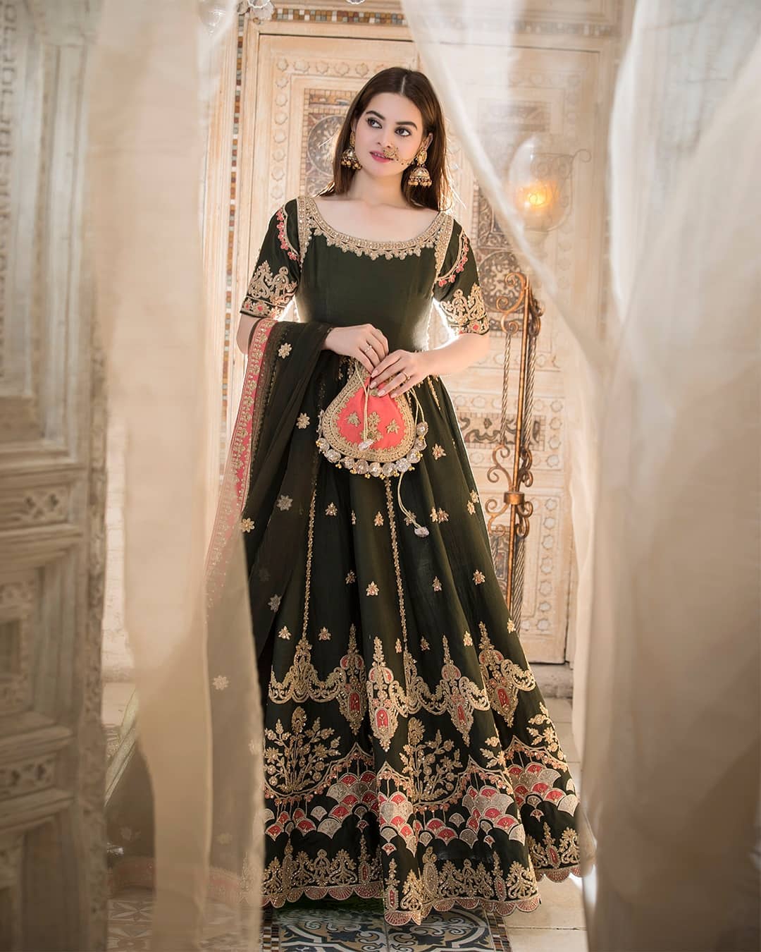 Beautiful Minal Khan Latest Bridal Dresses Photo Shoot