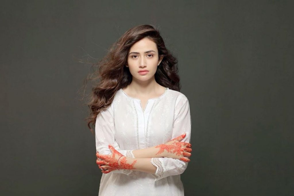 Sana Javed Looks Elegant In Latest Pictures