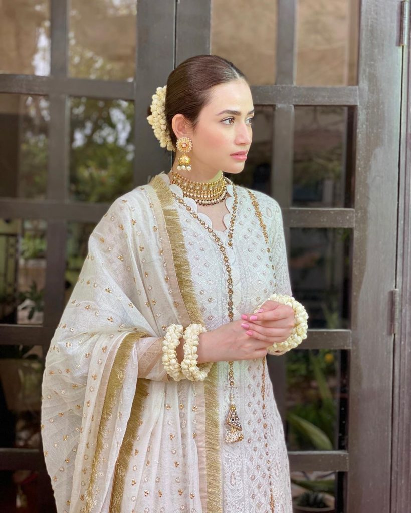 Sana Javed Looks Elegant In Latest Pictures