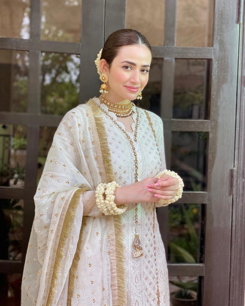 Sana Javed Looks Elegant In Latest Pictures