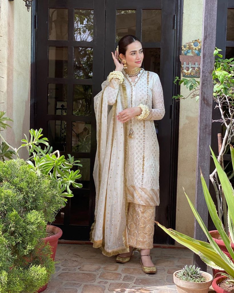 Sana Javed Looks Elegant In Latest Pictures