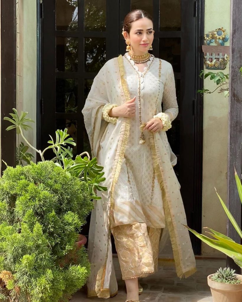 Sana Javed Looks Elegant In Latest Pictures