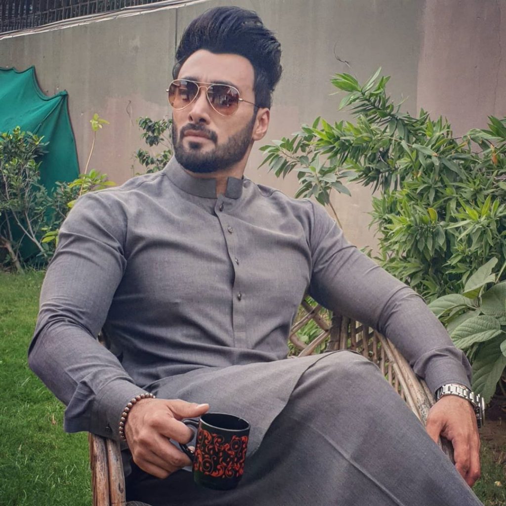 Umair Jaswal Talks About Relationship Status With Sana Javed